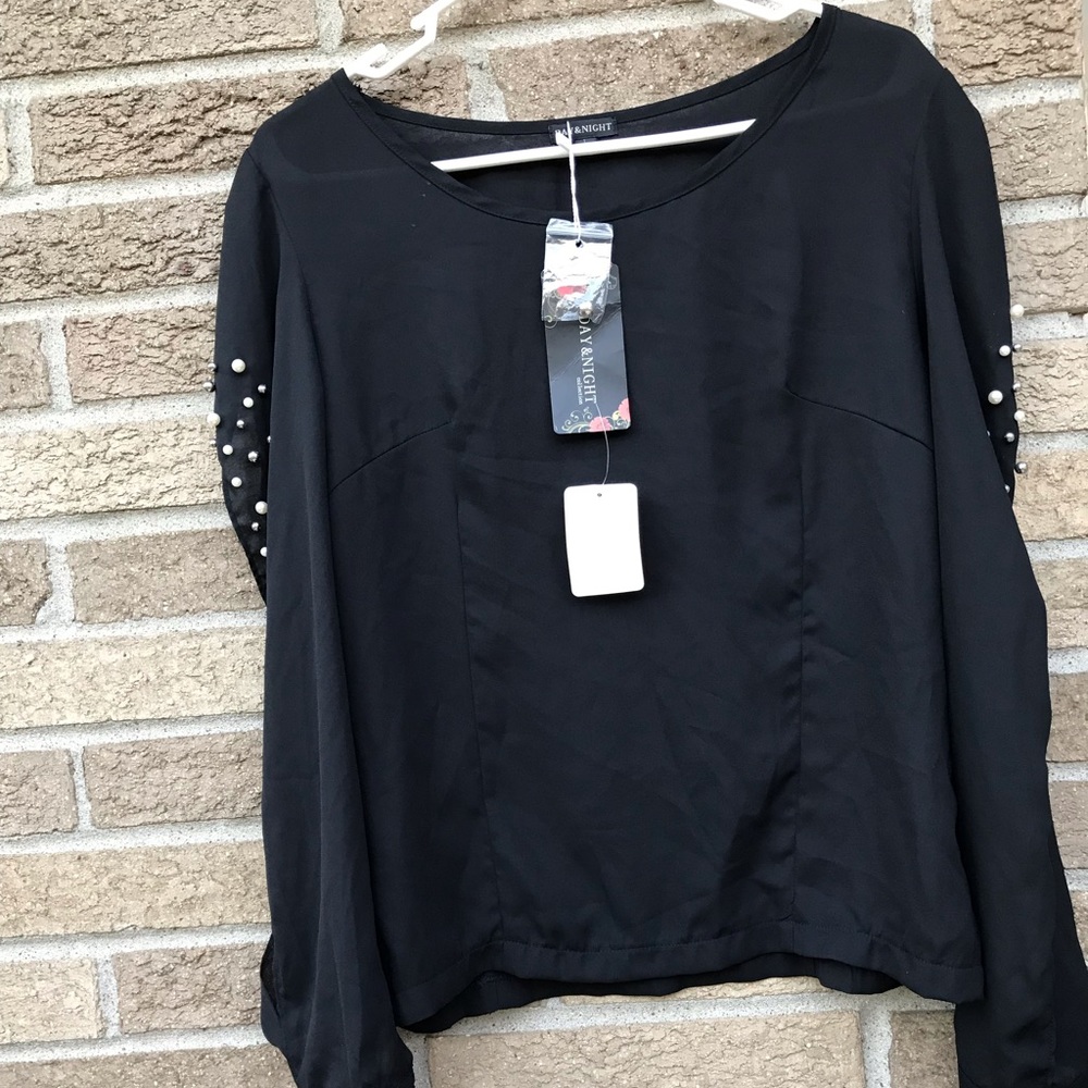 Day and night NWT women’s blouse size Large